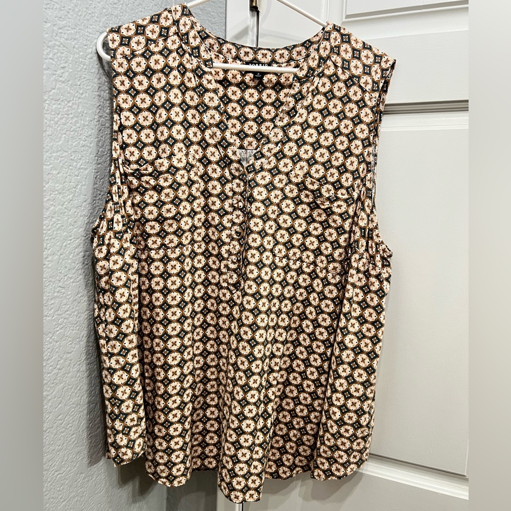 Torrid linen blend double pocket sleeveless top